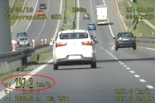 Jechał 197 km/h. Odmówił mandatu