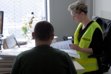Próbował przekupić policjantów gotówką i…&nbsp;piwami