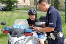 Policjanci uczyli bezpiecznych zachowań na drodze
